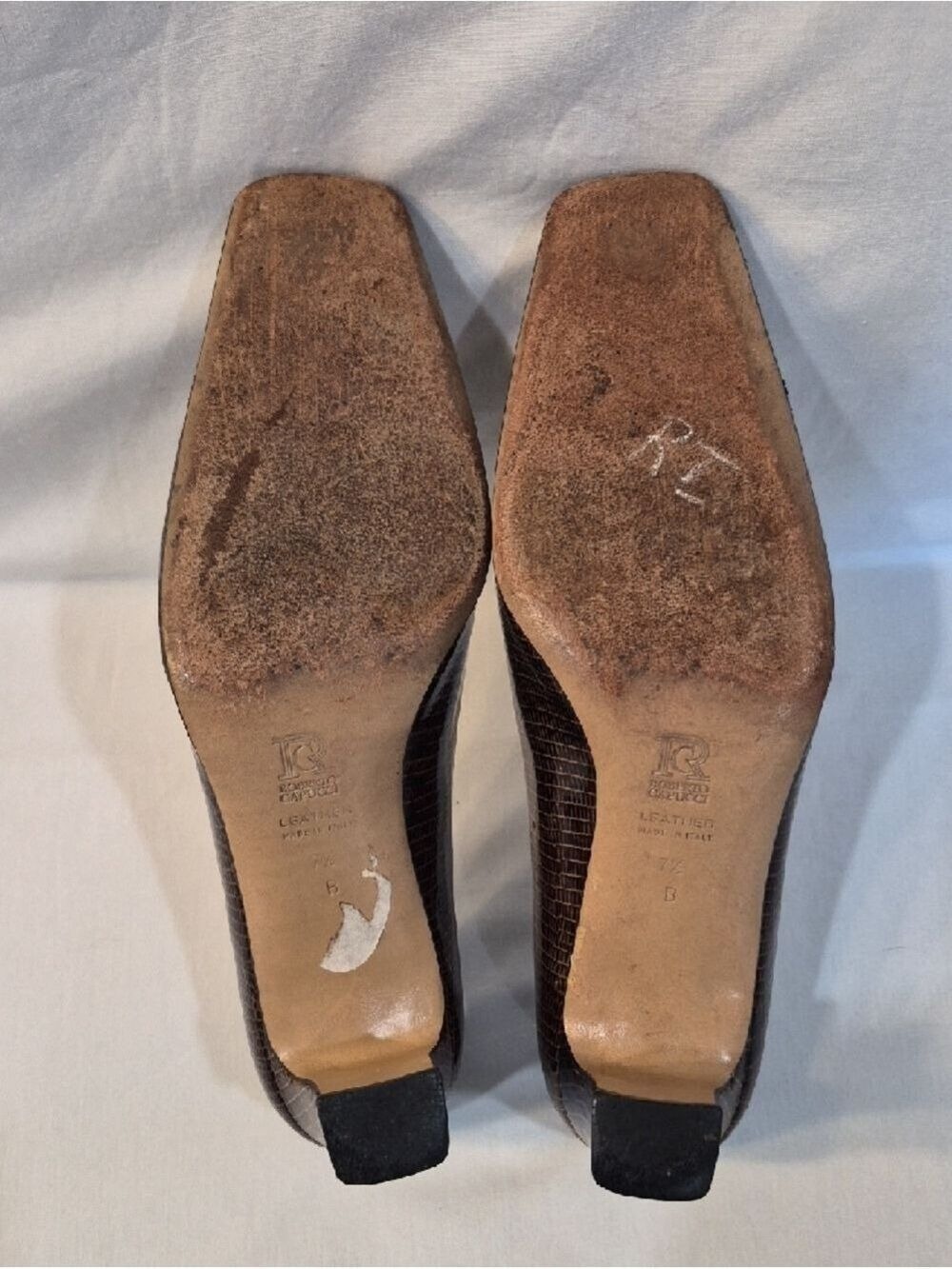 Robetro Capucci Brown Textured Leather Pumps with Low Heel - Picture 9 of 12